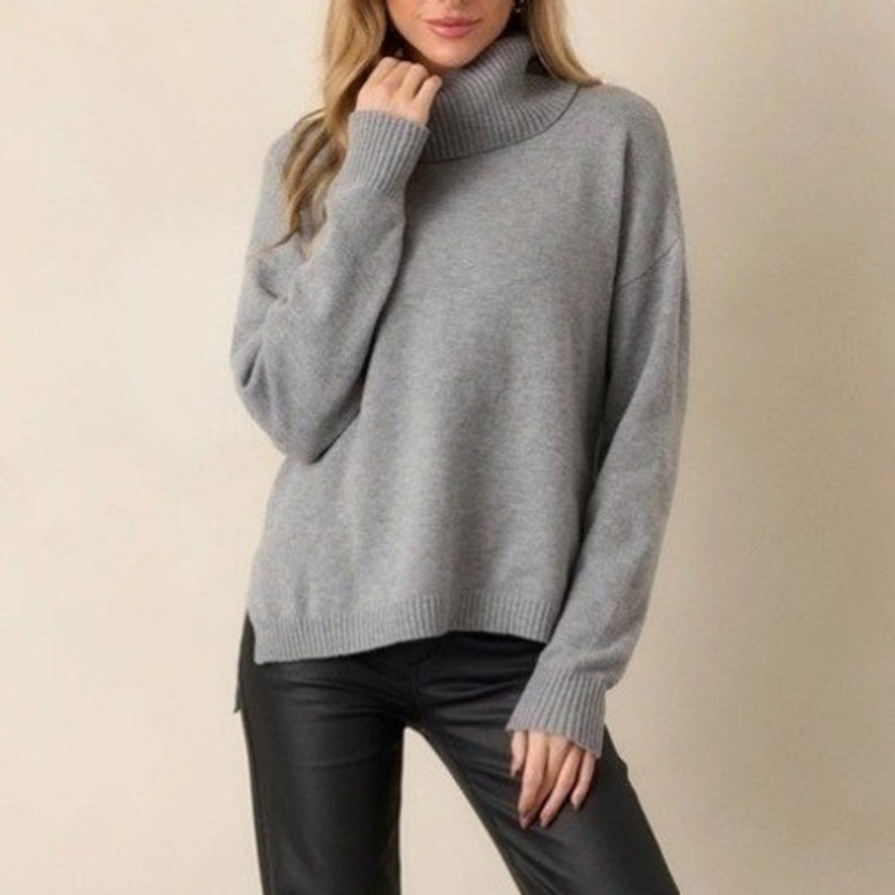 Tahari Gray Oversized Long Sleeve Turtleneck Sweater